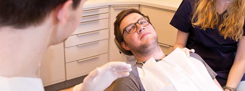 Schmerzfrei beim Zahnarzt durch örtliche Betäubung | dentolo